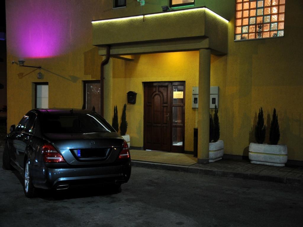 Hotel Arizona Sarajevo Lukavica Extérieur photo