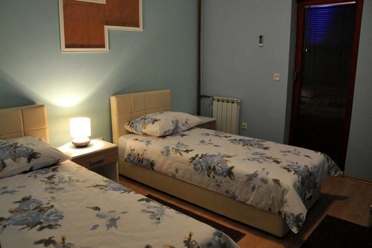 Hotel Arizona Sarajevo Lukavica Extérieur photo