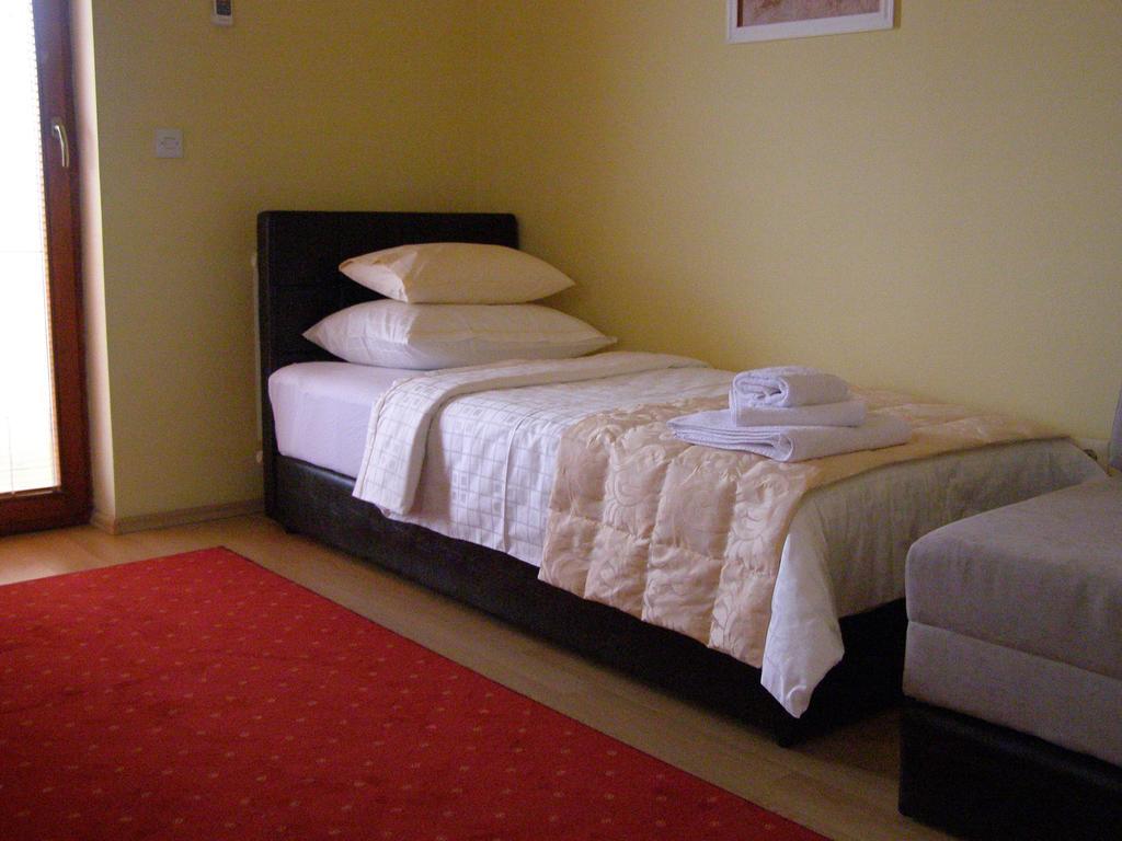 Hotel Arizona Sarajevo Lukavica Extérieur photo