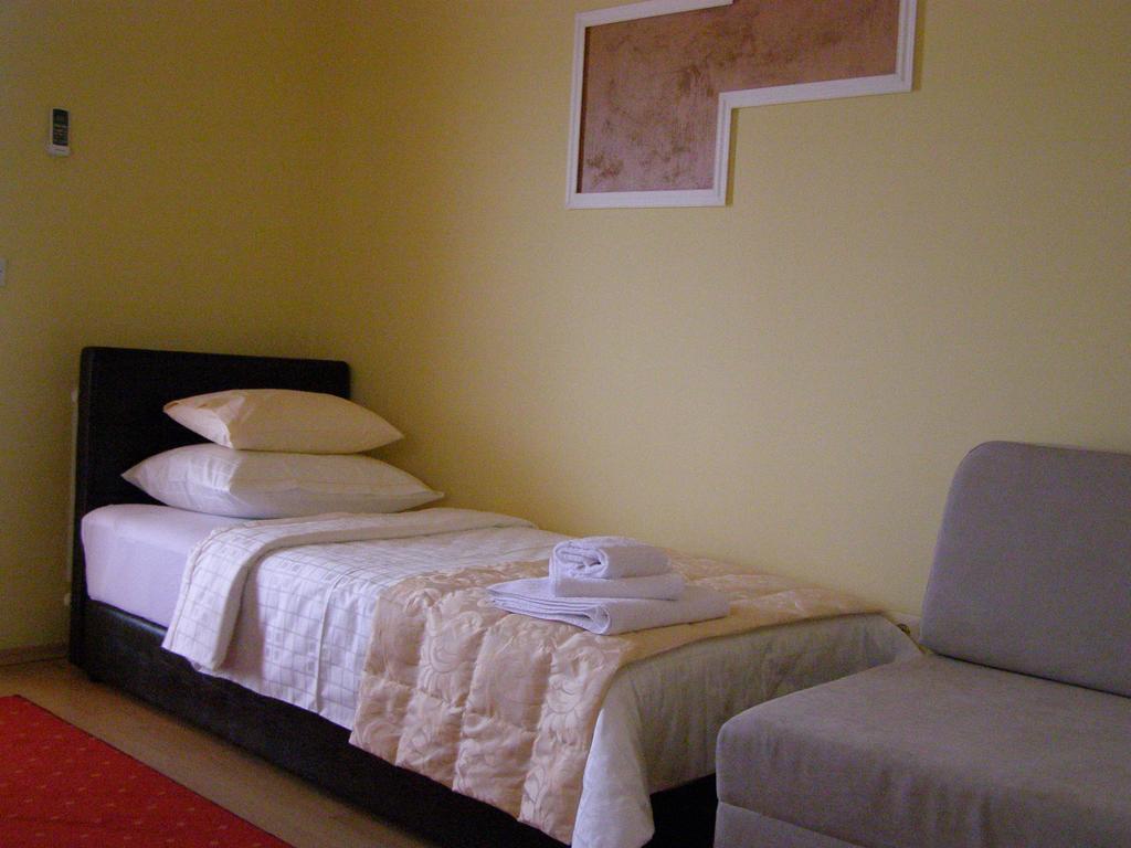 Hotel Arizona Sarajevo Lukavica Extérieur photo