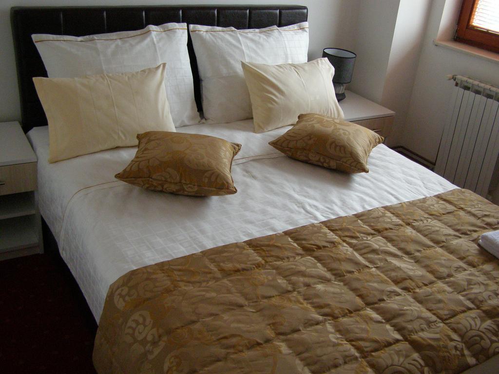 Hotel Arizona Sarajevo Lukavica Extérieur photo