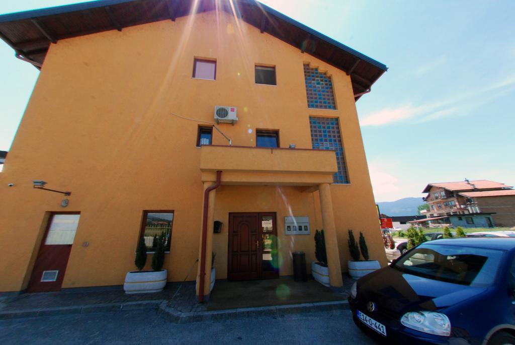 Hotel Arizona Sarajevo Lukavica Extérieur photo