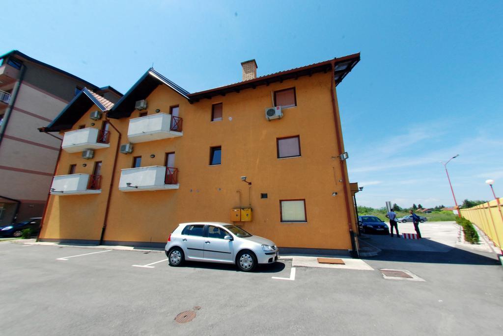 Hotel Arizona Sarajevo Lukavica Extérieur photo