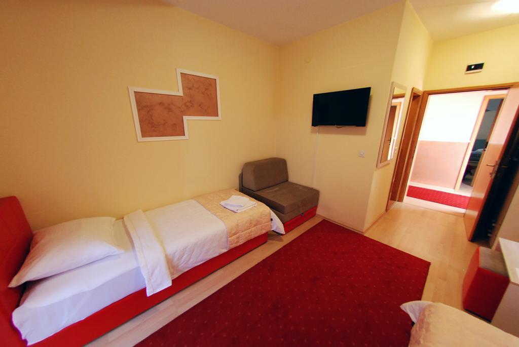 Hotel Arizona Sarajevo Lukavica Extérieur photo