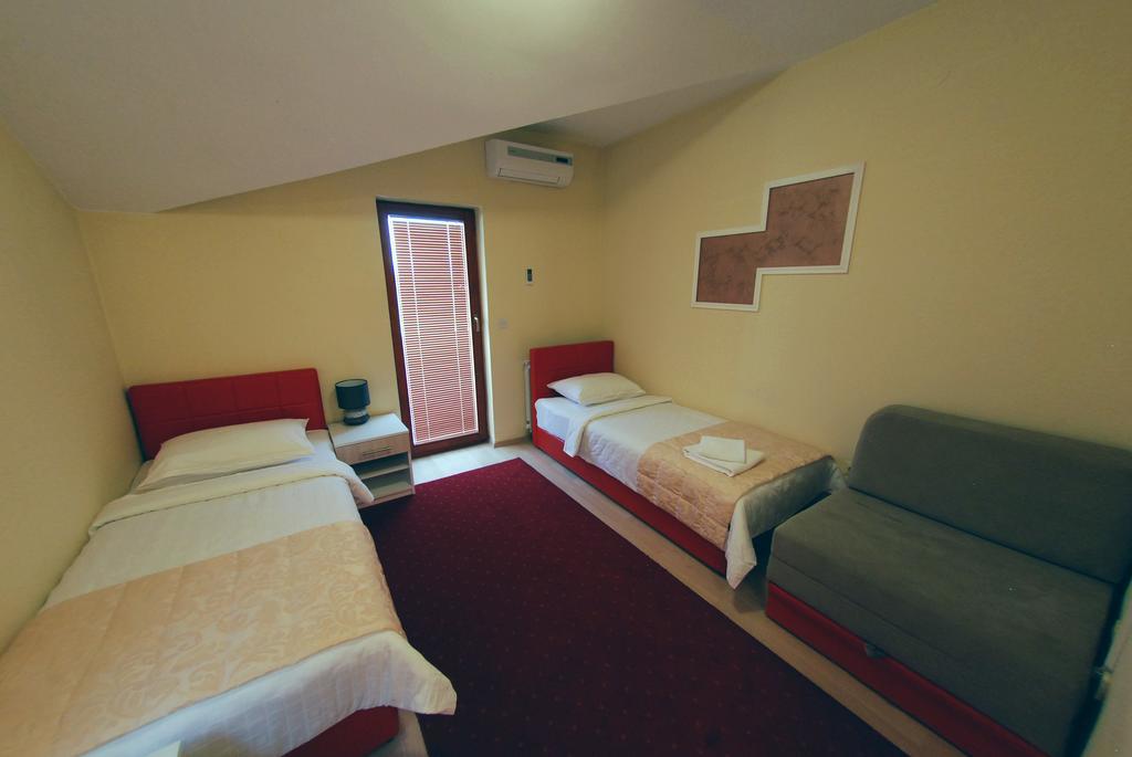 Hotel Arizona Sarajevo Lukavica Extérieur photo