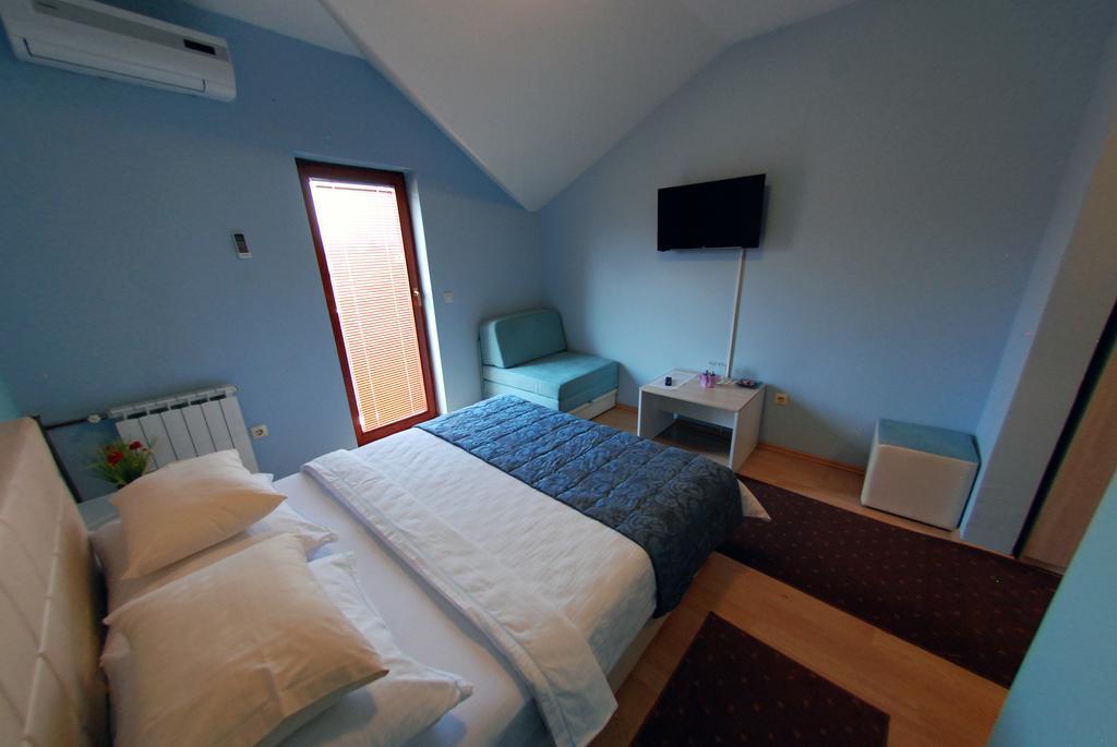 Hotel Arizona Sarajevo Lukavica Extérieur photo