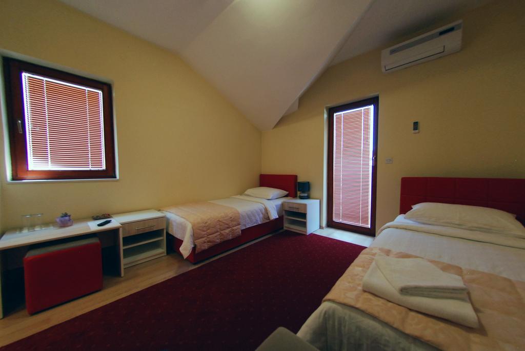 Hotel Arizona Sarajevo Lukavica Extérieur photo