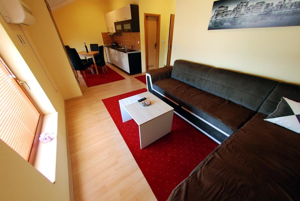 Hotel Arizona Sarajevo Lukavica Extérieur photo
