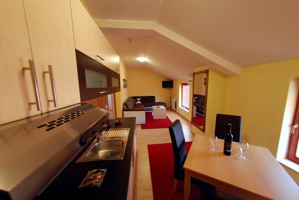 Hotel Arizona Sarajevo Lukavica Extérieur photo